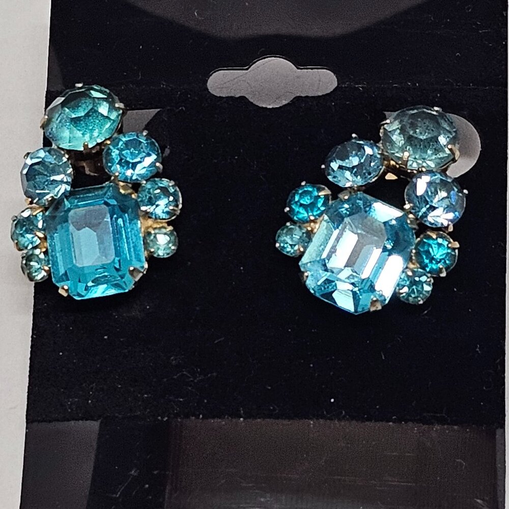 Vintage Coro Blue Topasz Womens Clip Earrings Tear Drop Shape Runway Jewelry